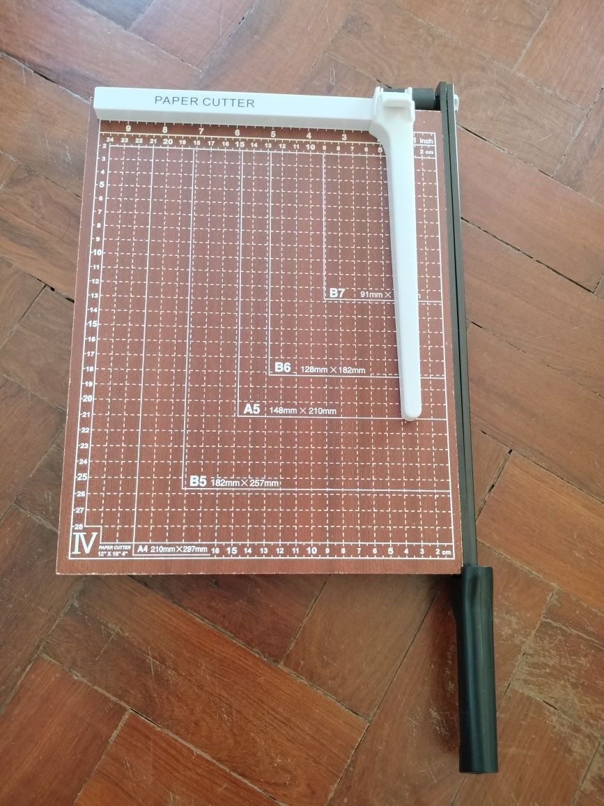 Guilhotina de papel A4