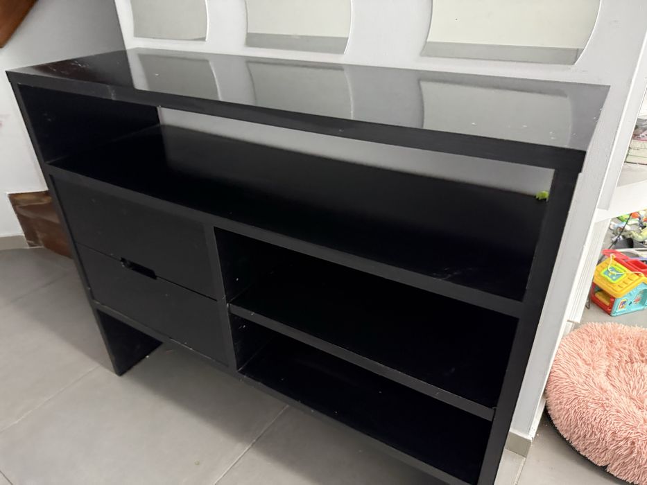 Vendo Comoda com espenho + Movel para Hall.