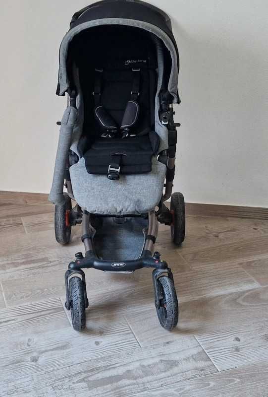 Carrinho de passeio para bebé da marca Jané