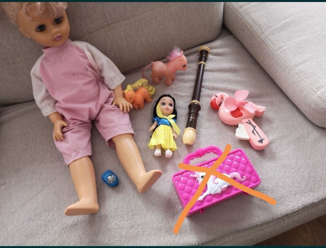 Zestaw zabawek dla dziewczynki. Lalki + koniki + wiatraczek + flet