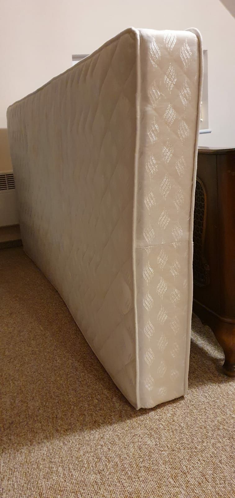 Łóżko stylowe 2,05 x 2,05 z materacami i szafką