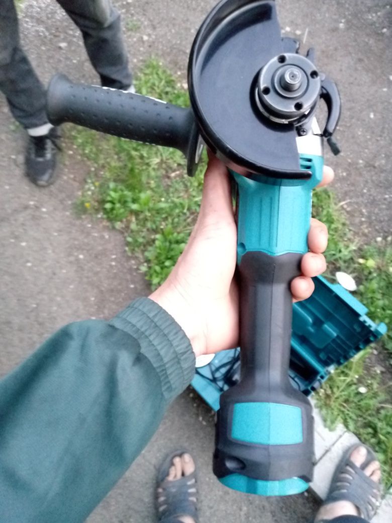 Аккумуляторная болгарка Makita, 125, оригинал + зарядное + кейс