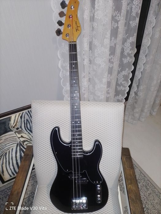 Продам бас гітари Tagima