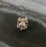Oryginalny charms Pandora ażurowy prezent box