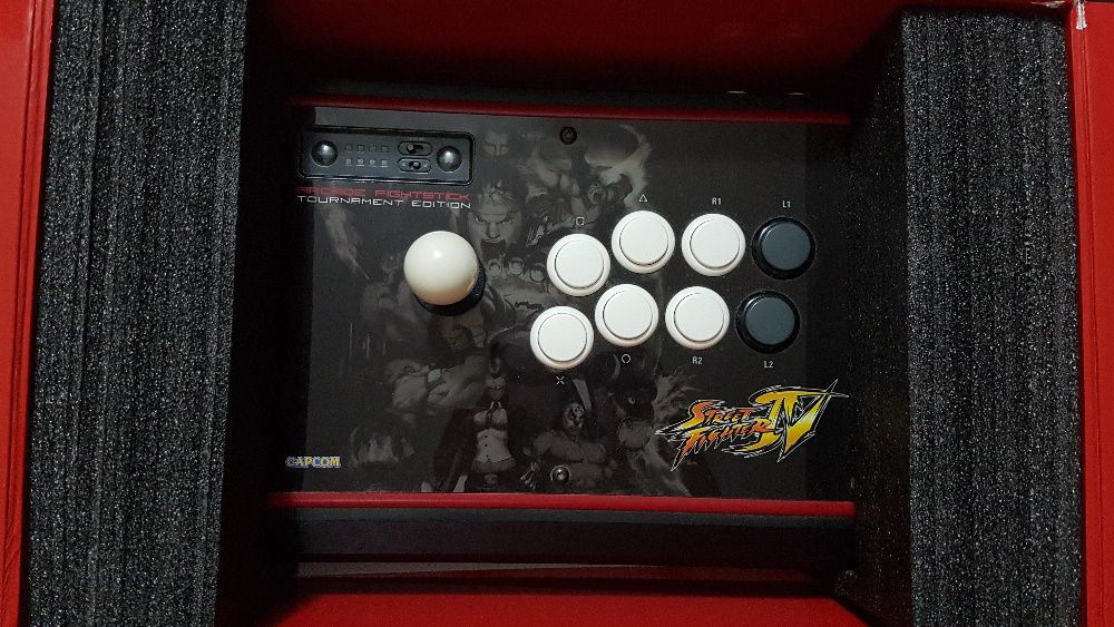 Mad Catz Official Street Fighter IV Arcade FightStick (PS3)