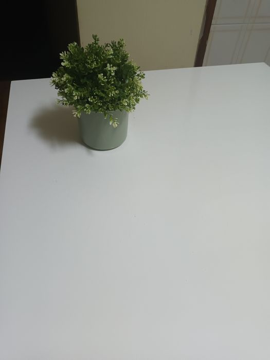 Mesa de sala de jantar, kitnet ou cozinha.