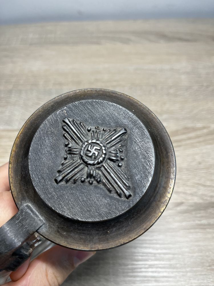 Stary niemiecki kufel ze swastyka