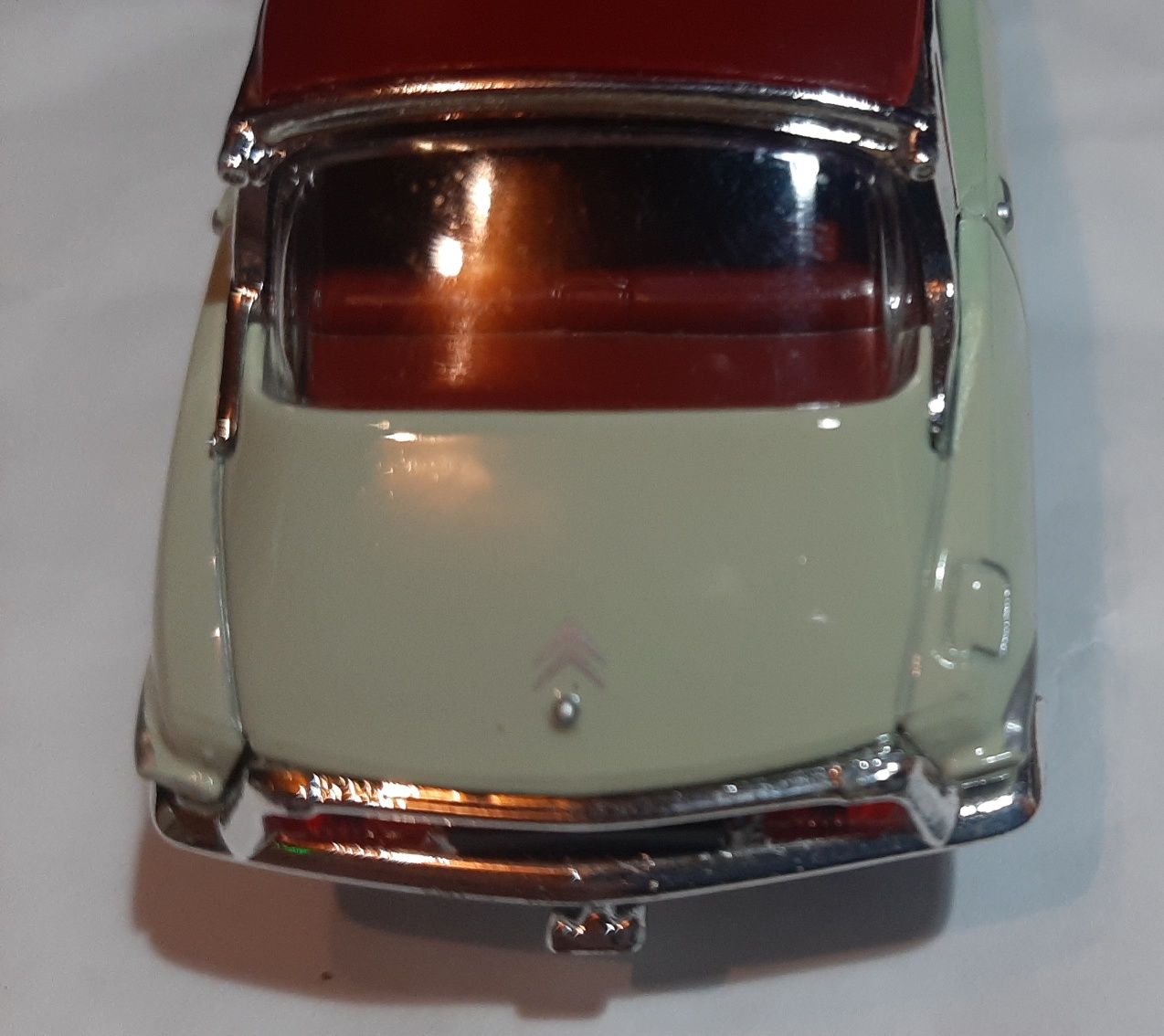 Miniatura Solido Citroen Ds escala 1/43