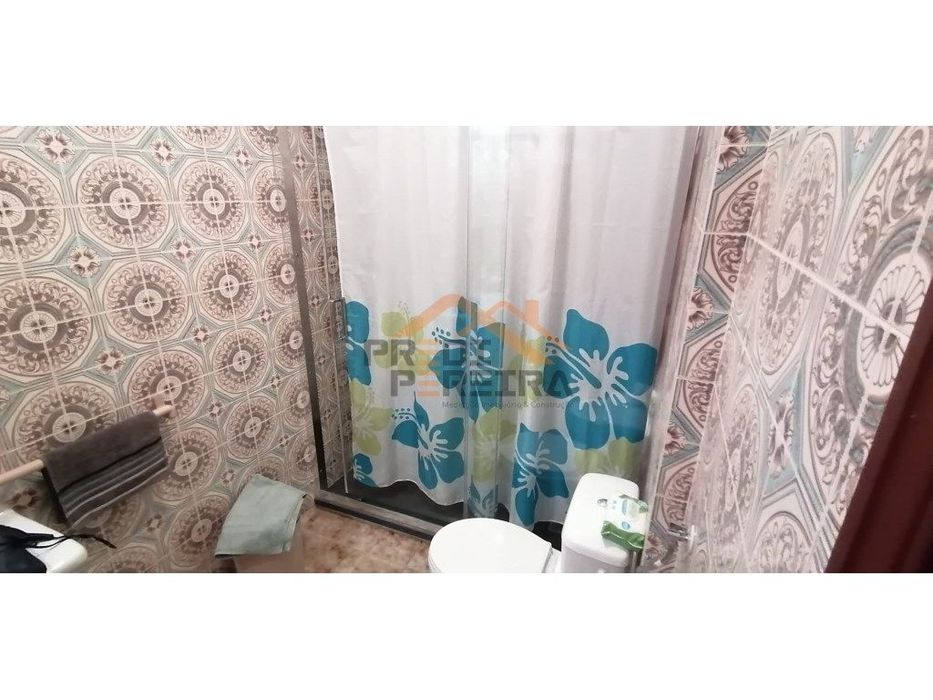 Quartos para arrendar, na Ramada - Bons Dias | Próximo do ISCE).