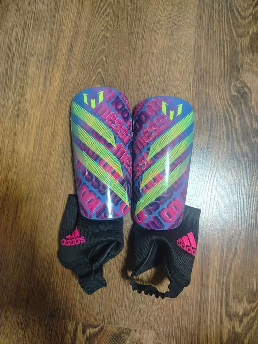 Sprzedam ochraniacze piłkarskie Adidas