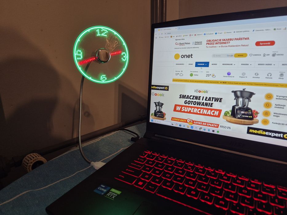 Wiatrak USB z zegarem