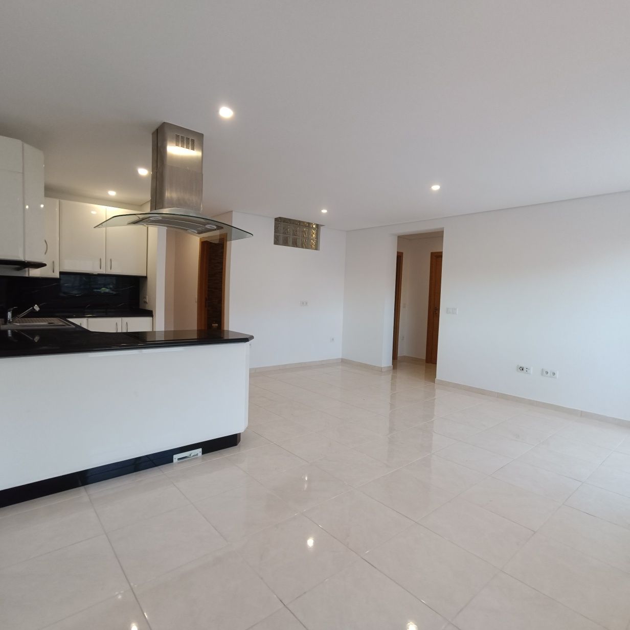 Moradia T3 cozinha Mobilada e 2 WC