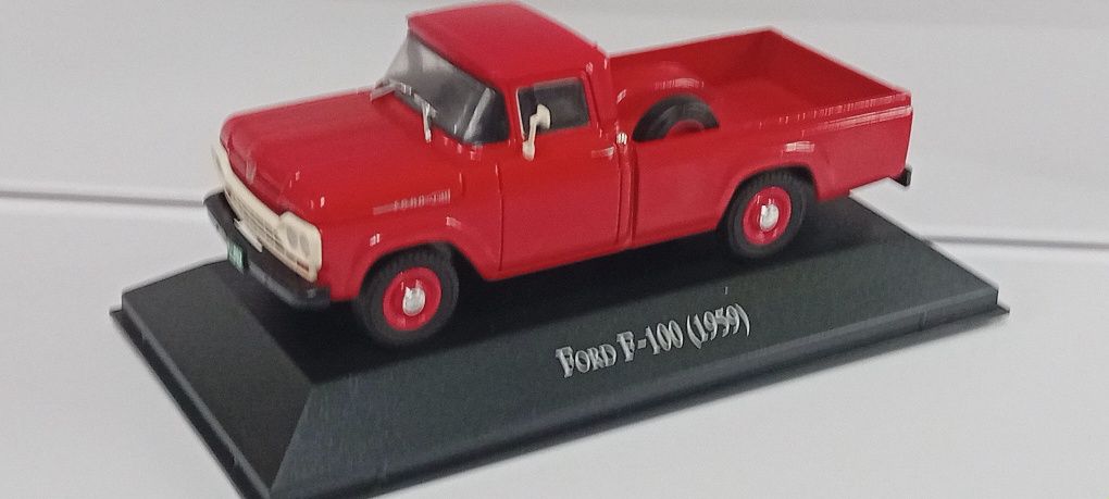 1/43 Ford F100        novo