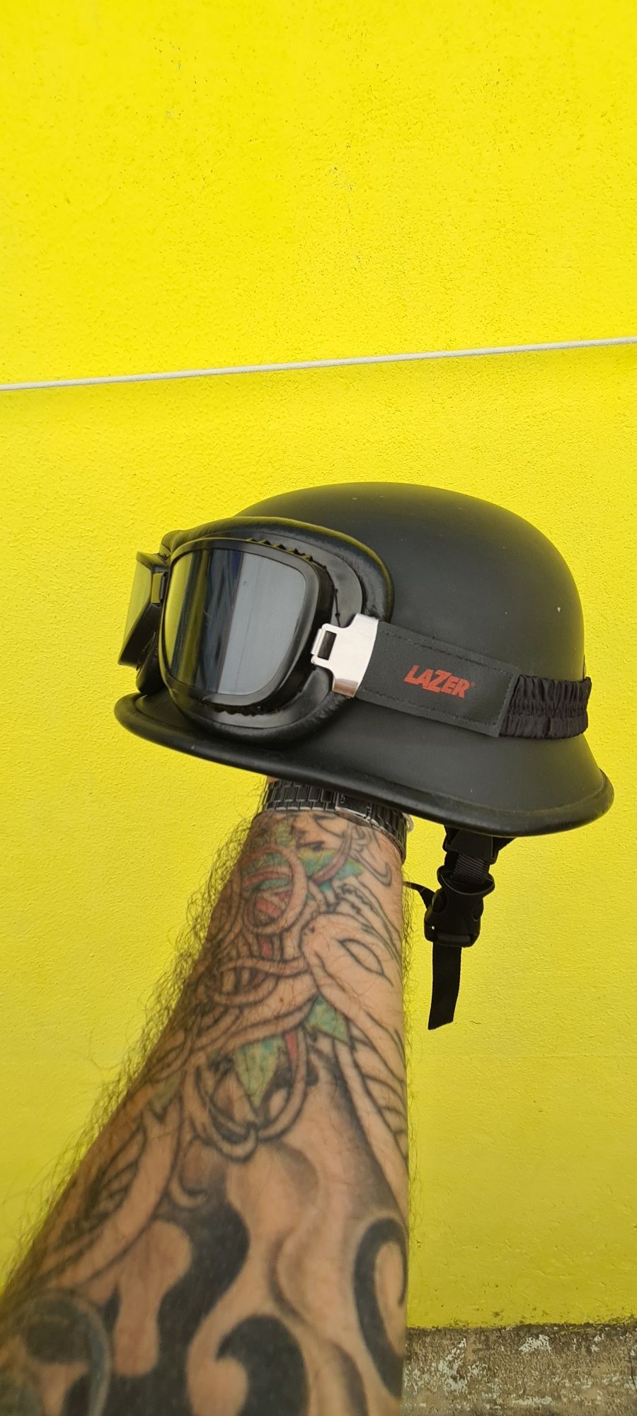 Capacete com óculos