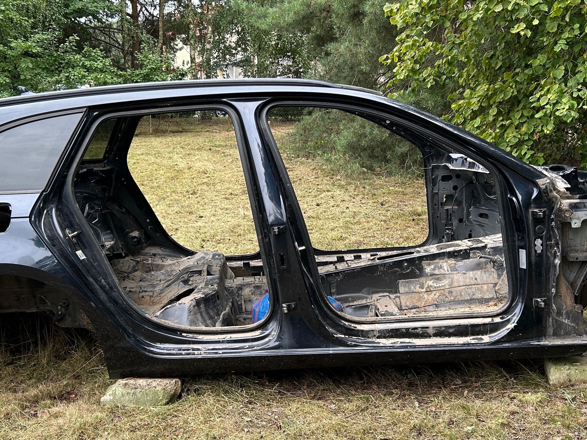 Audi A4 B9 Kombi Dach LX5R bez uszkodzeń Demontaż