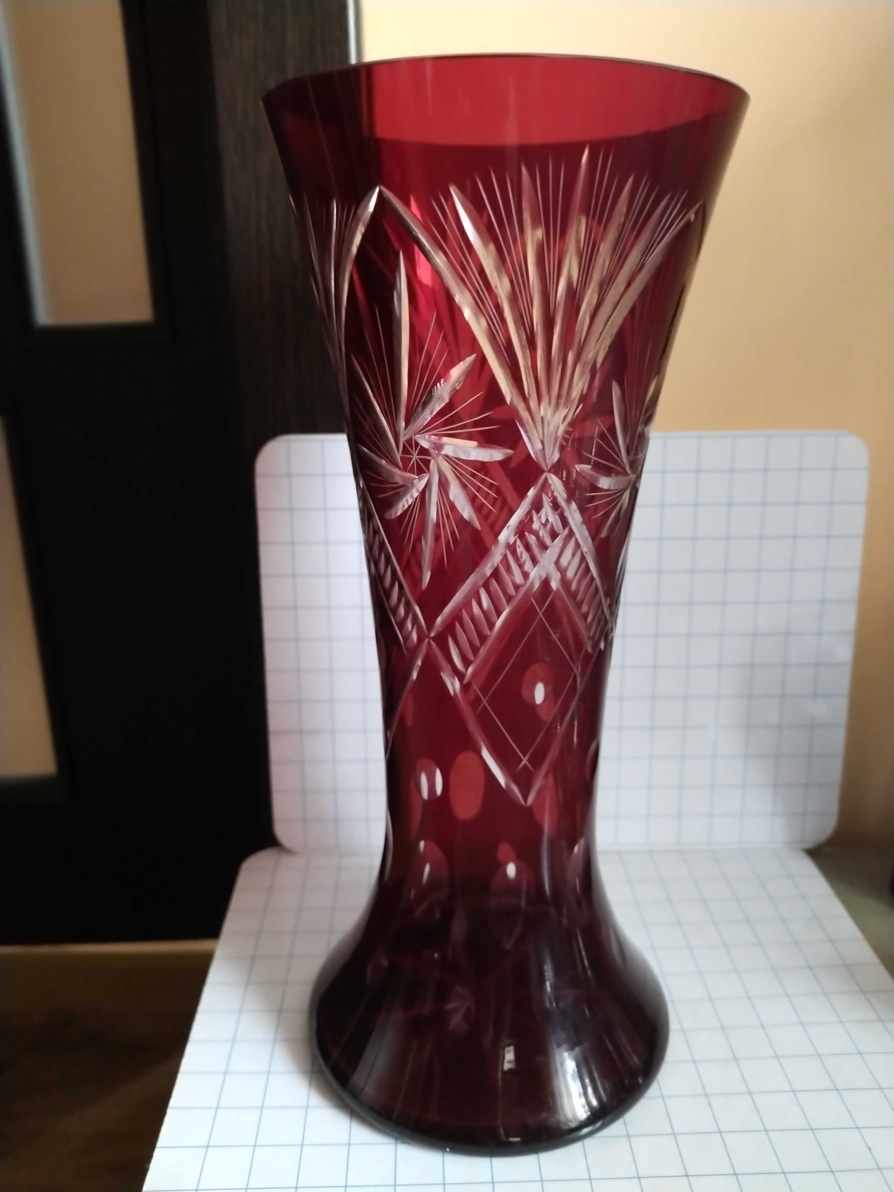 Wazon Vintage Red Cut-to-clear Bohemian Glass Vase
