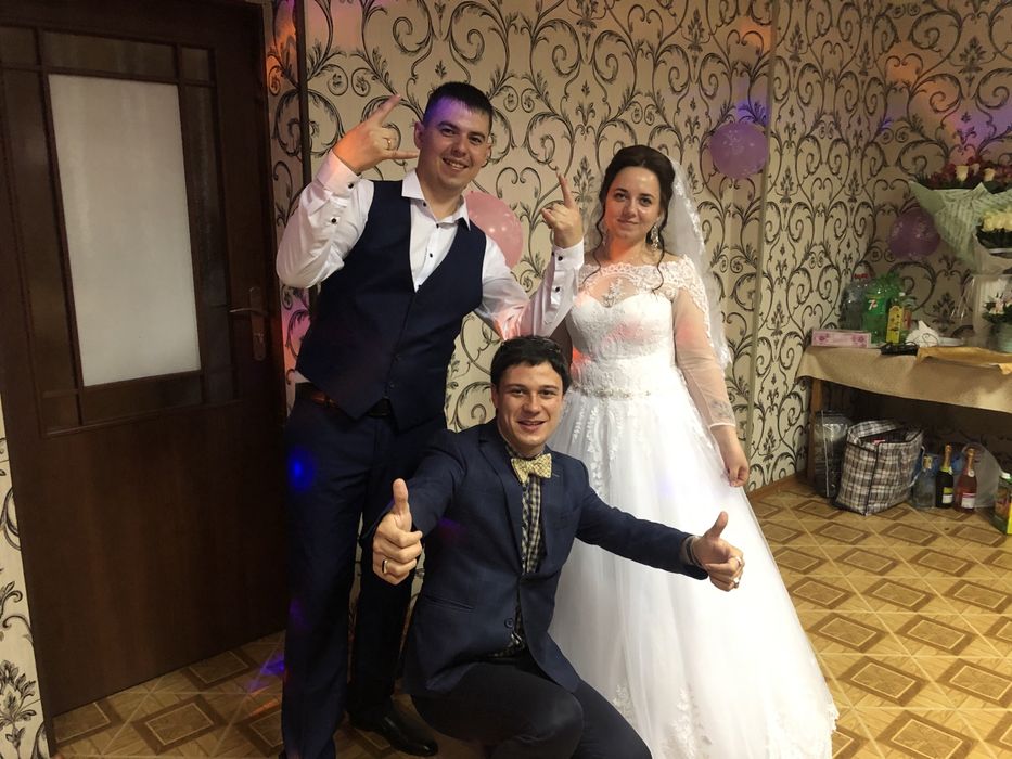 Ведучий (тамада) урочистих заходів від 900 грн