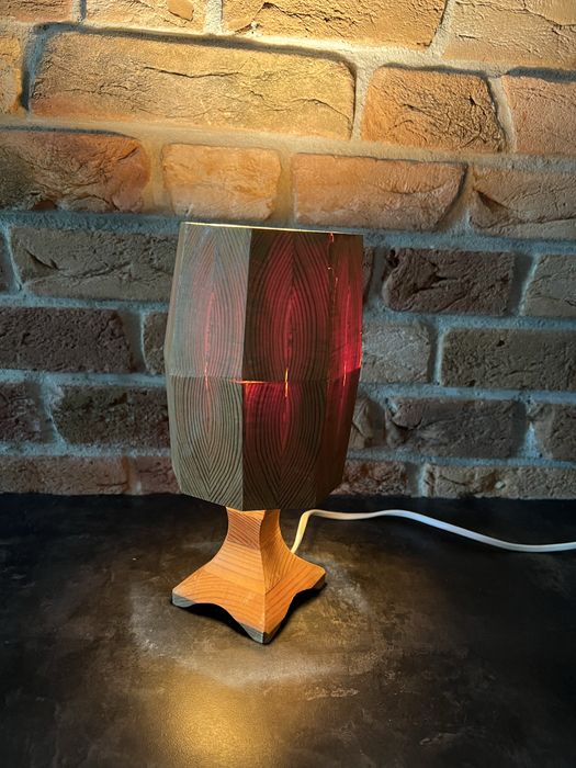 Sprzedam drewnianą lampkę vintage. Lampka