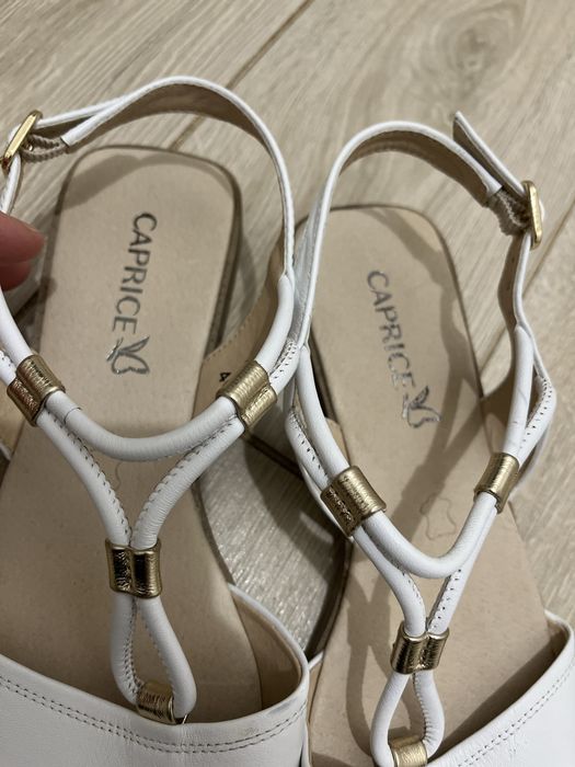 Босоніжки жіночі шкіряні Caprice 9-9-28100-20-197 IS