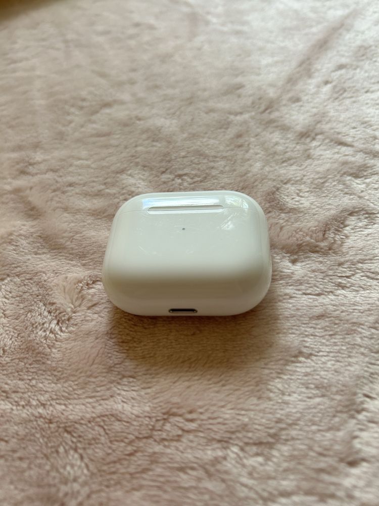 Apple AirPods 3 generacji