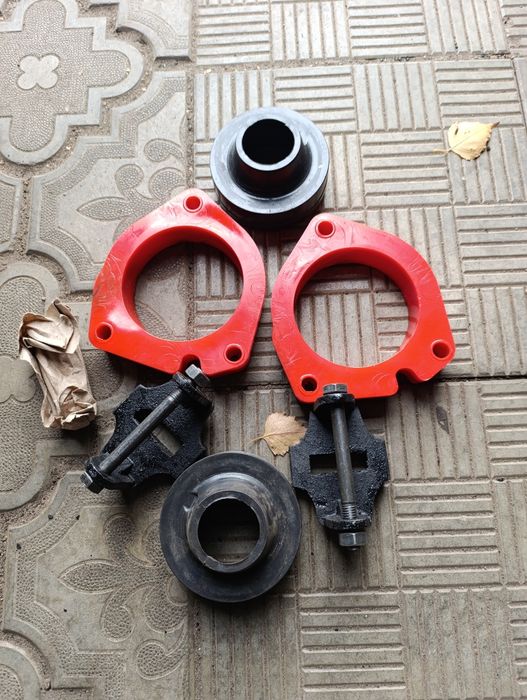 Продам проставки Меган 2 седан