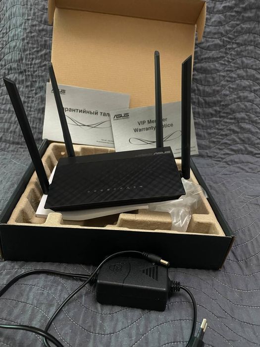 Вайфай роутер від фірми Asus