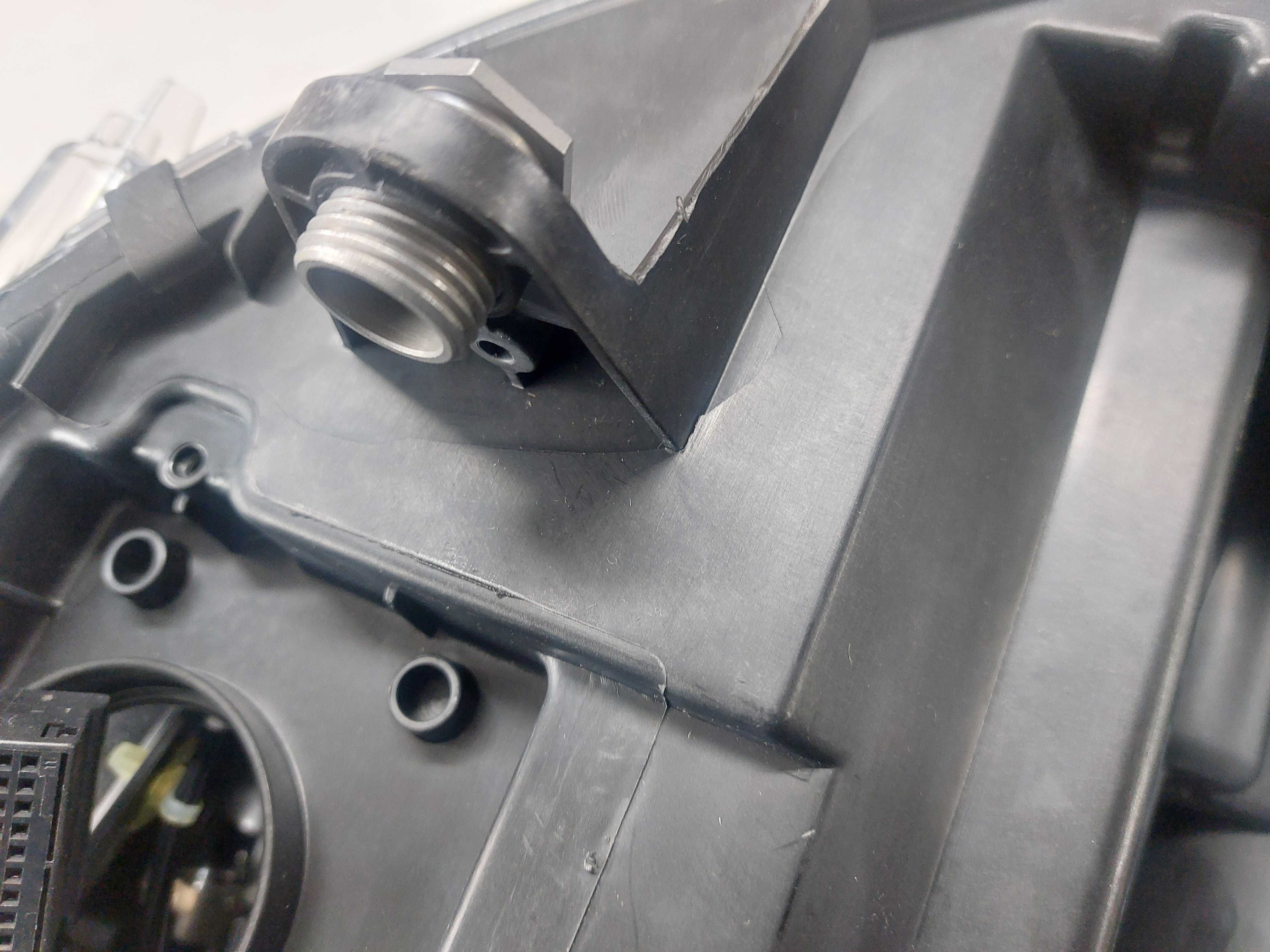 Reflektor lampa VW t5 lift Ksenon Xenon LED
