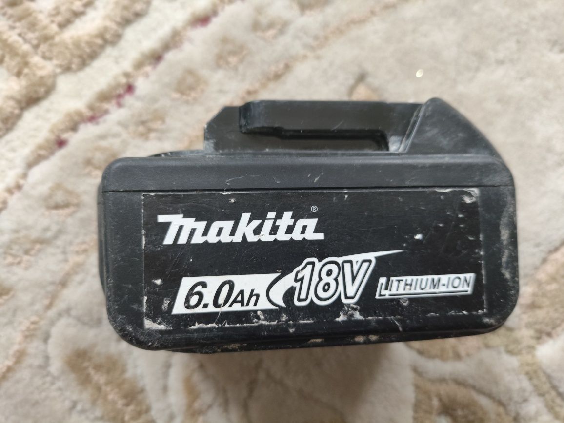 Гайковерт акумуляторний Makita LXDT04 з АКБ та зарядним пристроєм.