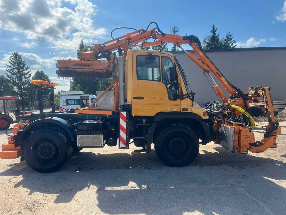 Sprzedam mercedes unimog 405/12 z dwoma kosiarkami i dmuchawą