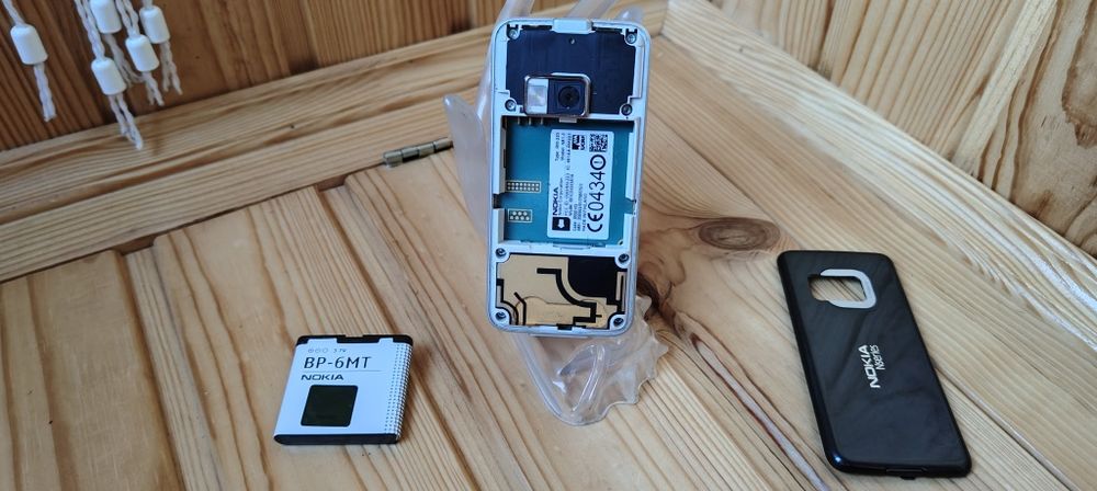 Nokia N81           .
