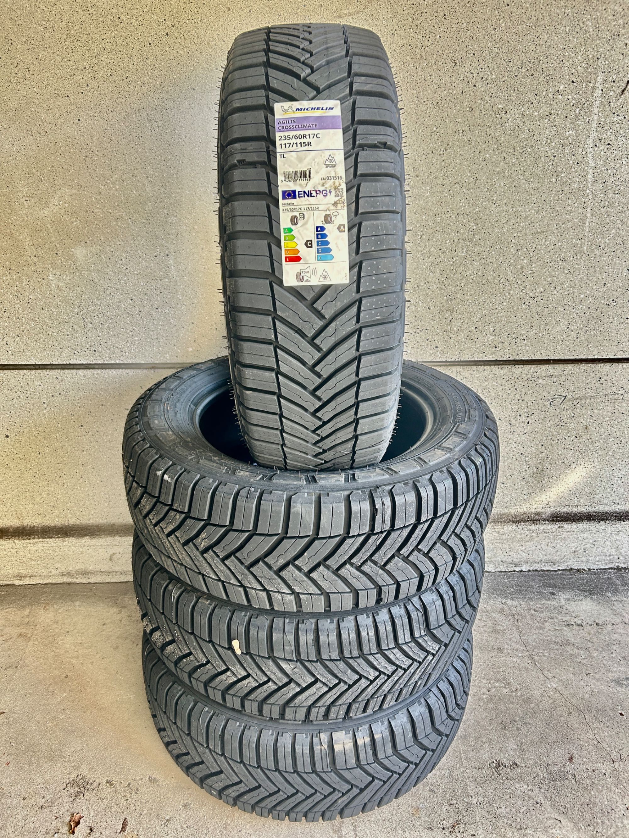 235/60R17C Michelin