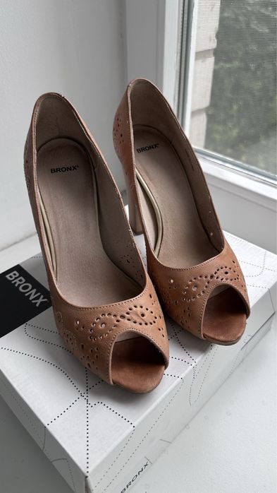 Туфлі жіночі, шкіряні