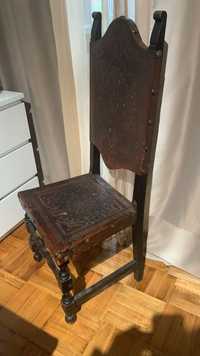 Cadeira antiga em madeira e couro
