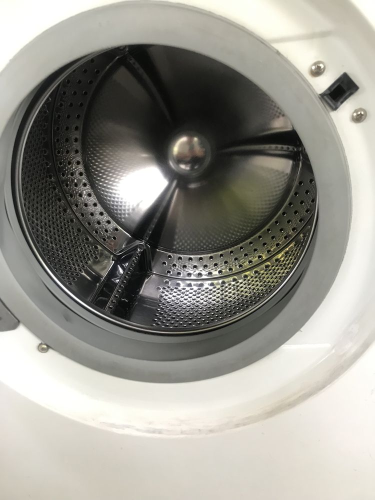 Продам стиральную машинку Indesit