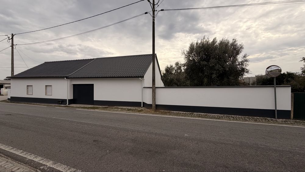 Moradia isolada com piscina terreno 2000m2