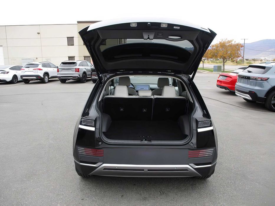 Hyundai Ioniq 5      2023