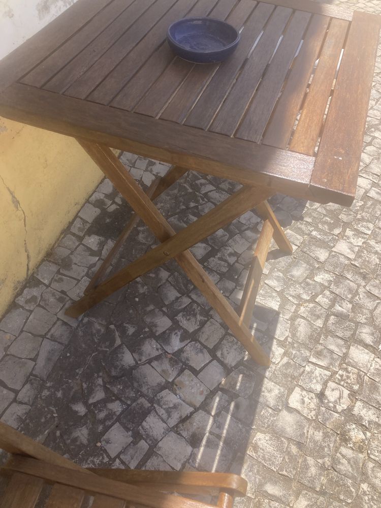 Mesa e Duas Cadeiras de Exterior