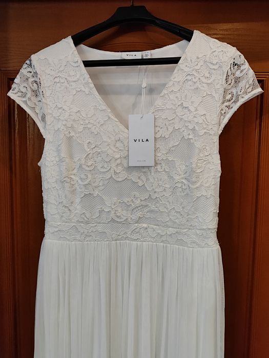 Długa wizytowa sukienka tiulowa Vila 38 biała/ekri