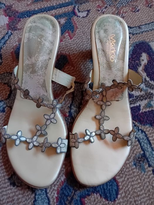 Sandálias de salto alto