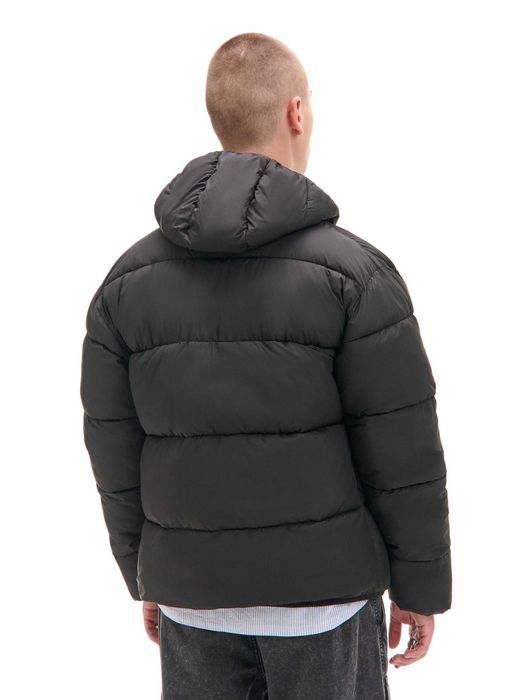 Зимовий Пуховик Чорний з капюшоном 2025 Виробник Польща Розмір M