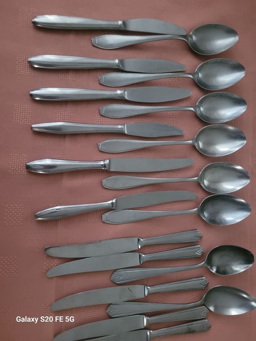 10/  Gerlach Zestaw noży  i łyżek.