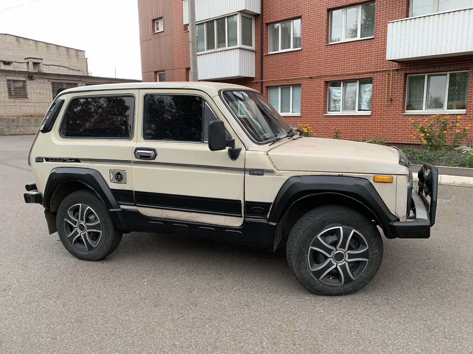 Автомобиль ВАЗ 2121 Нива 1.6 газ/бенз