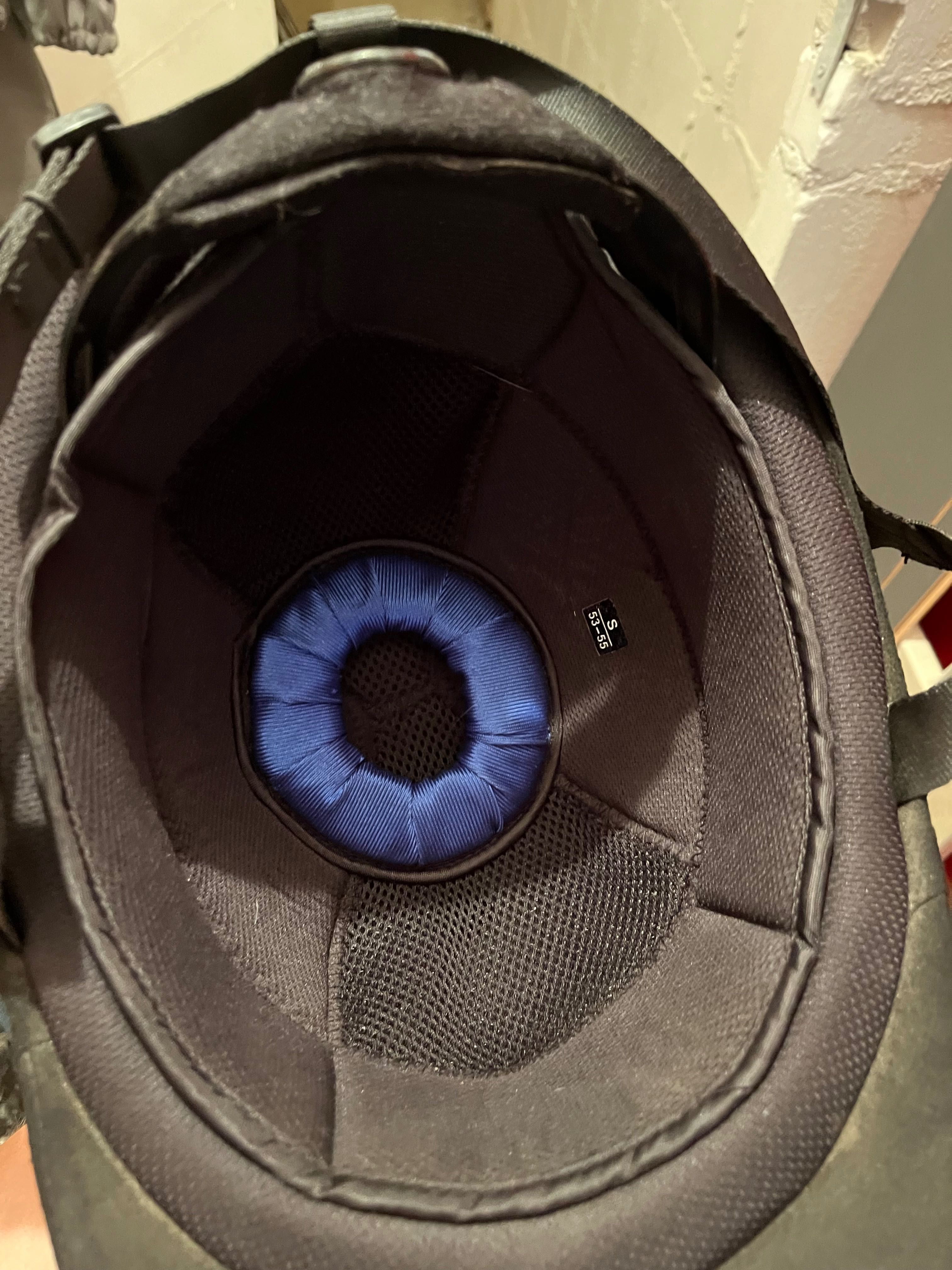 kask jeździecki.