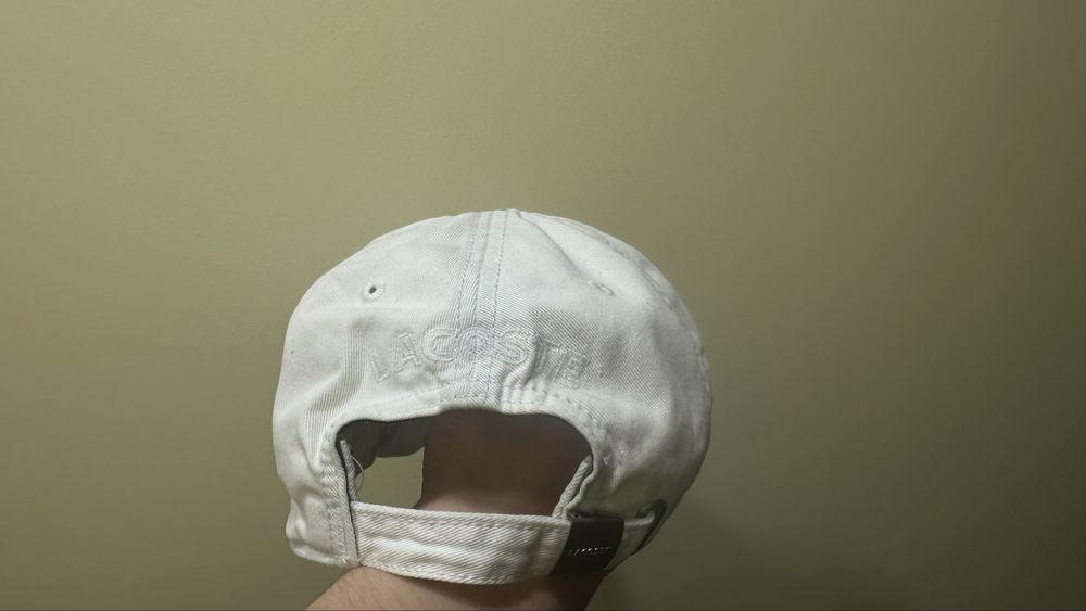 Біля кепка Lacoste