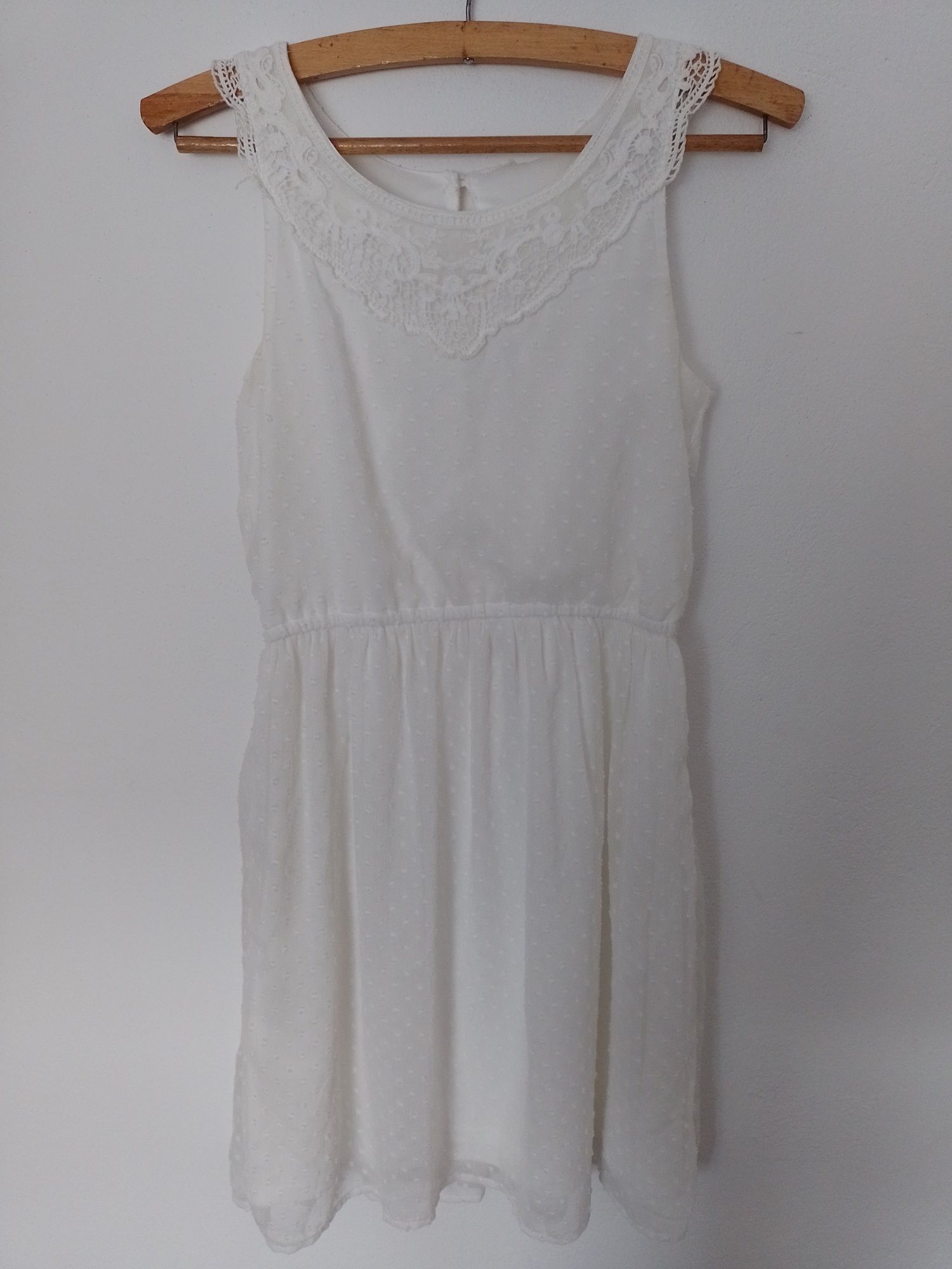 Biała, zwiewna sukienka - rozmiar xs..