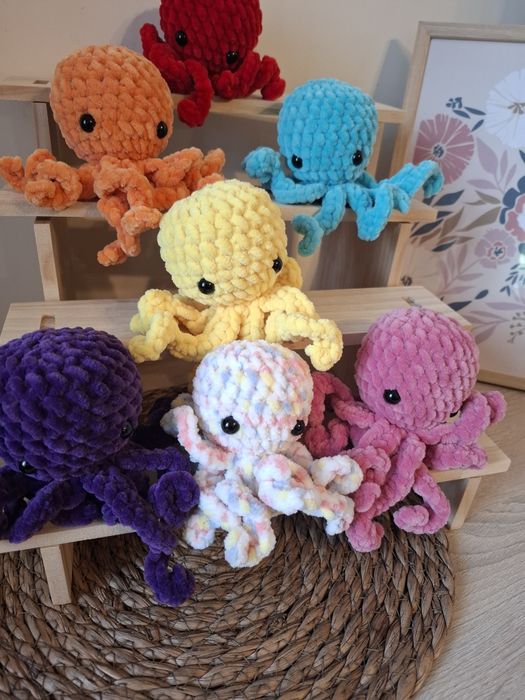 Pluszowa osmiorniczka na szydelku