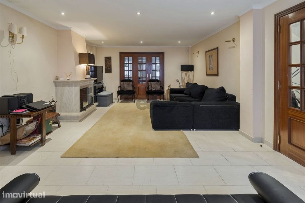 Moradia T5 com excelentes areas