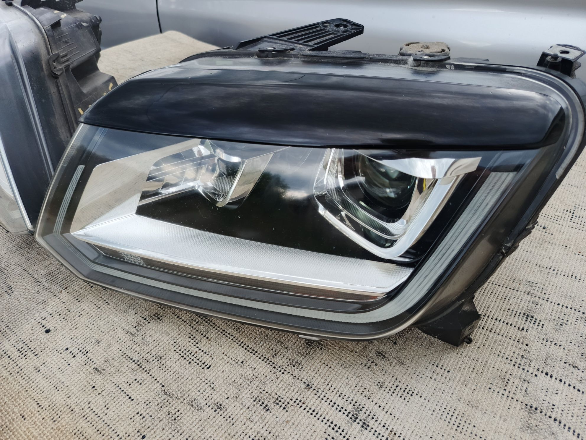 VW Amarok lift Bi Xenon europa