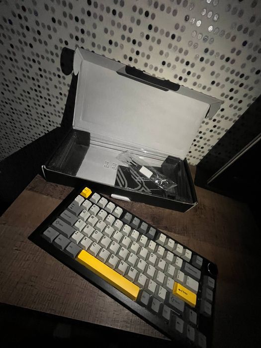 Продам клавиатуру аджас ака 820 про