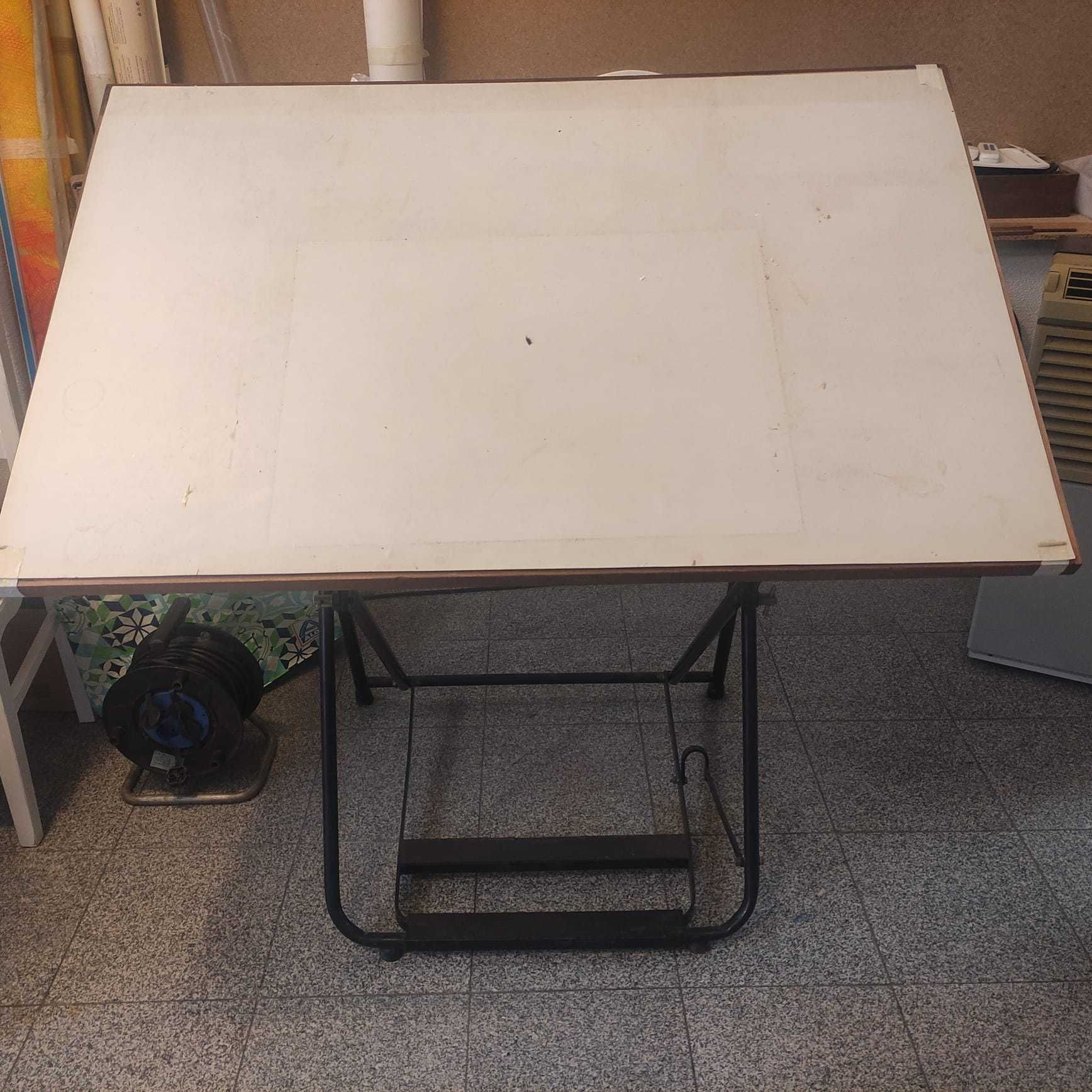 Estirador e máquina desenho